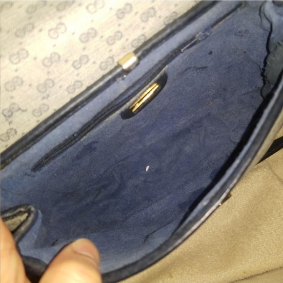 Authentic Vintage Gucci Crossbody Bag - Picture 9 of 10